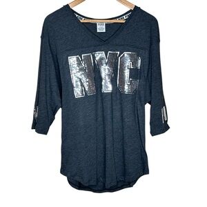 🩷 NWOT PINK Sequin NYC Print dolman 3/4 Sleeves Grey Size Medium V neck